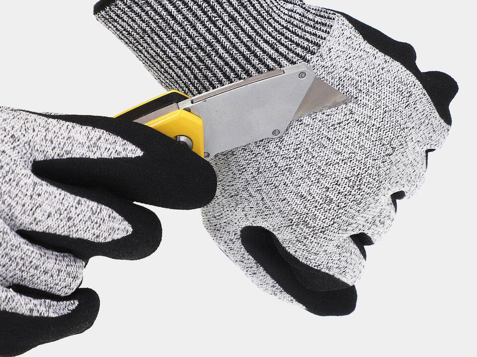 Guante de seguridad con estructura microscópica del tejido HPPE con fibras de vidrio Vista microscópica mostrando la combinación de HPPE y fibras de vidrio para protección nivel 5